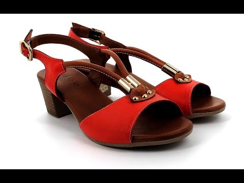 Videó: Niki Kanchev Női Cipőket Ajándékozott