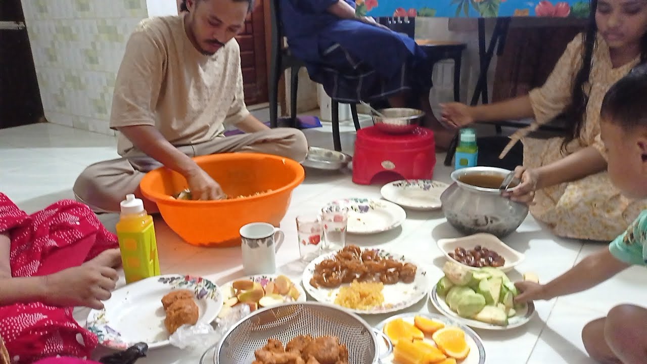 Ramadan:2 সাহরীর জন্য মুরগী মাংস ভুনা,লাউয়ের ডগা বেগুন দিয়ে শুটকি, ইফতারের আয়োজন 