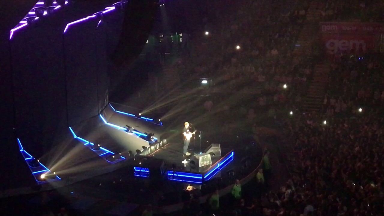 Ed Sheeran Supermarket Flowers (Live in Nottingham) YouTube