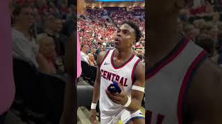 EMOTIONAL MARCH MADNESS PROPOSAL SHOCKS CROWD | Basketball Player’s Surprise Engagement #NBA #Shorts