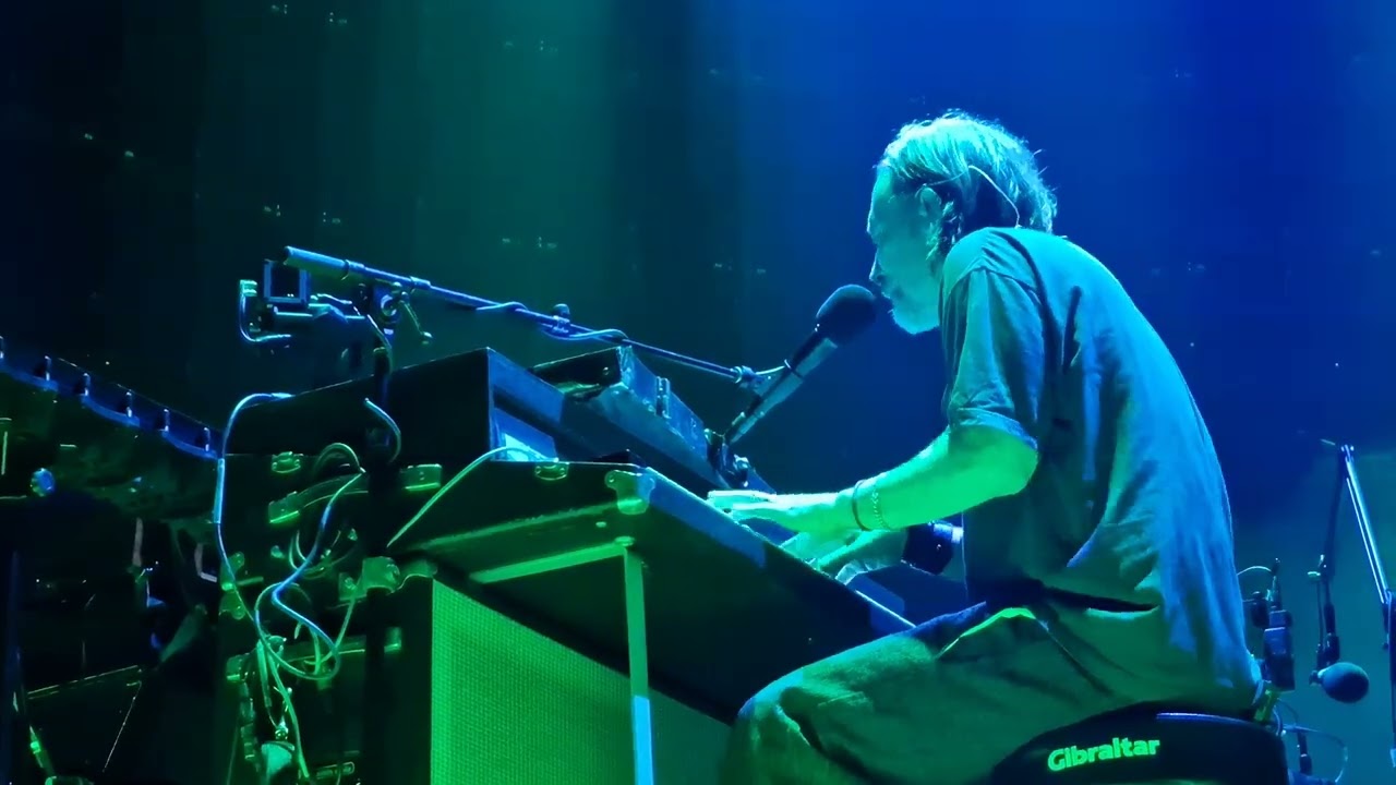 Subterranean Homesick Alien // 2025-11-04 Radiohead, Movistar Arena, Madrid // Strangeloving