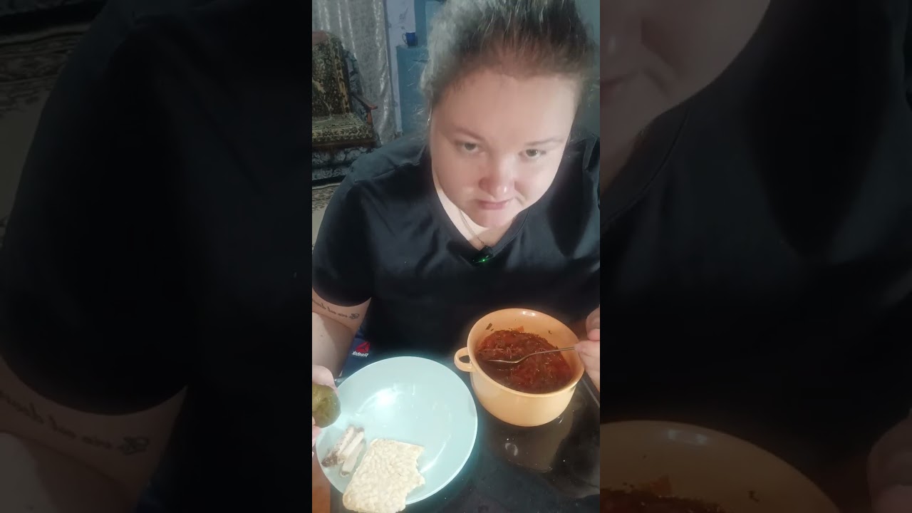 Мукбанг Борщ/виноград/сало/соленья/ПРИЧИНА МОЕГО ОТСУТСТВИЯ НЕИЗМЕННА!