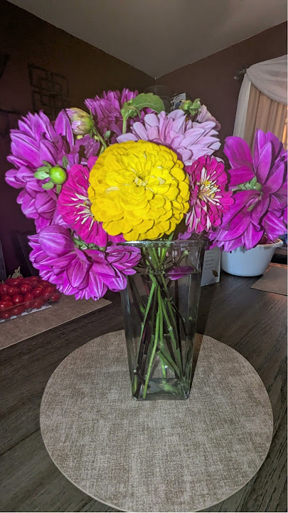 Dinnerplate Dahlia Flower Bouquet | Another Arrangement for October | Cut Flower Garden