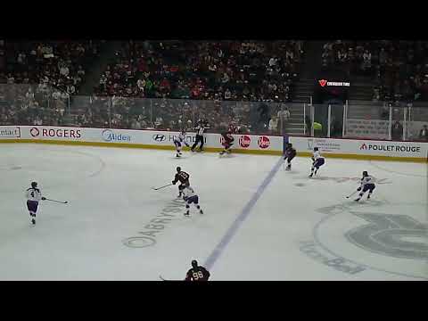 Montreal Victoire's Ann-Renée Desbiens makes spectacular save vs Minnesota Frost's Élizabeth Giguère