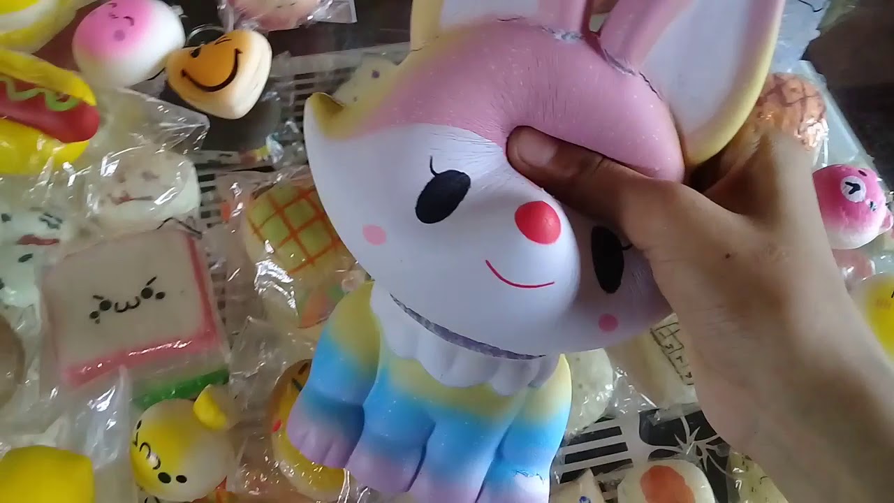 Jadi aku mau shopee haul Squishy yang lucu dan tentunya murah banget dong ya secara harganya mulai R. 