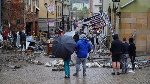 WIELKA WODA - emocjonalna piosenka o powodzi.