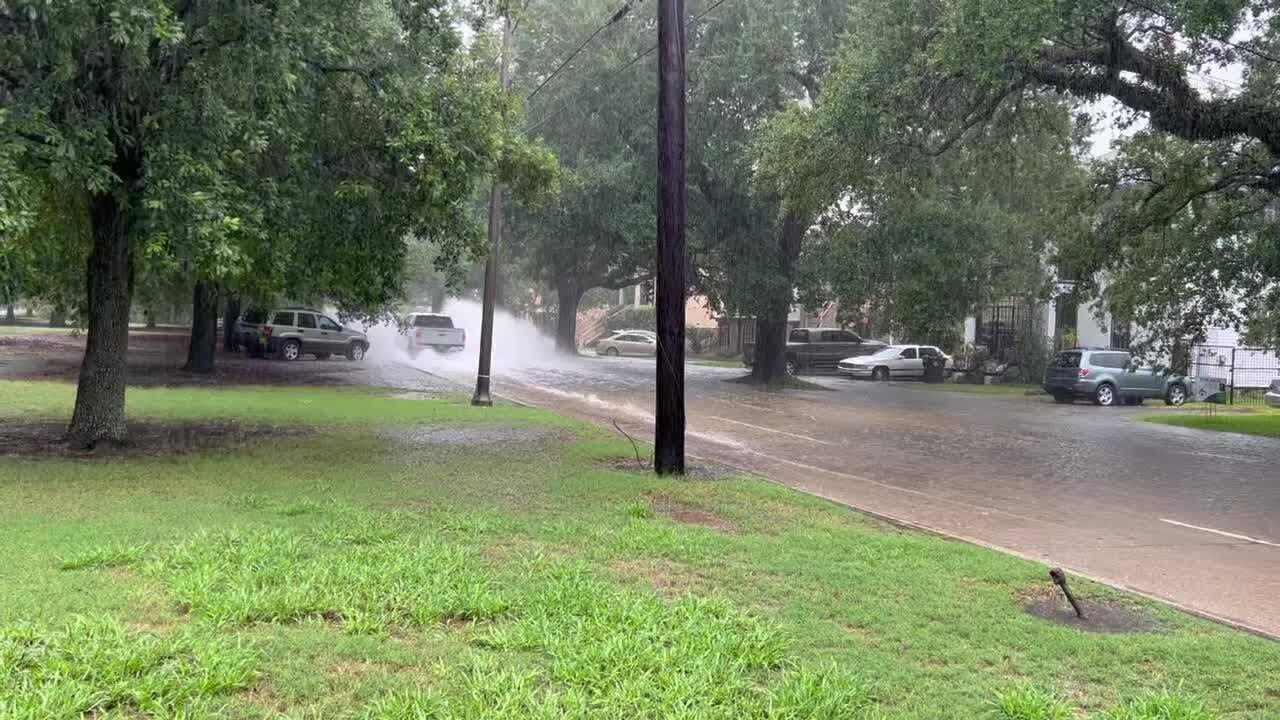 Heavy rain causes flooding across New Orleans - YouTube