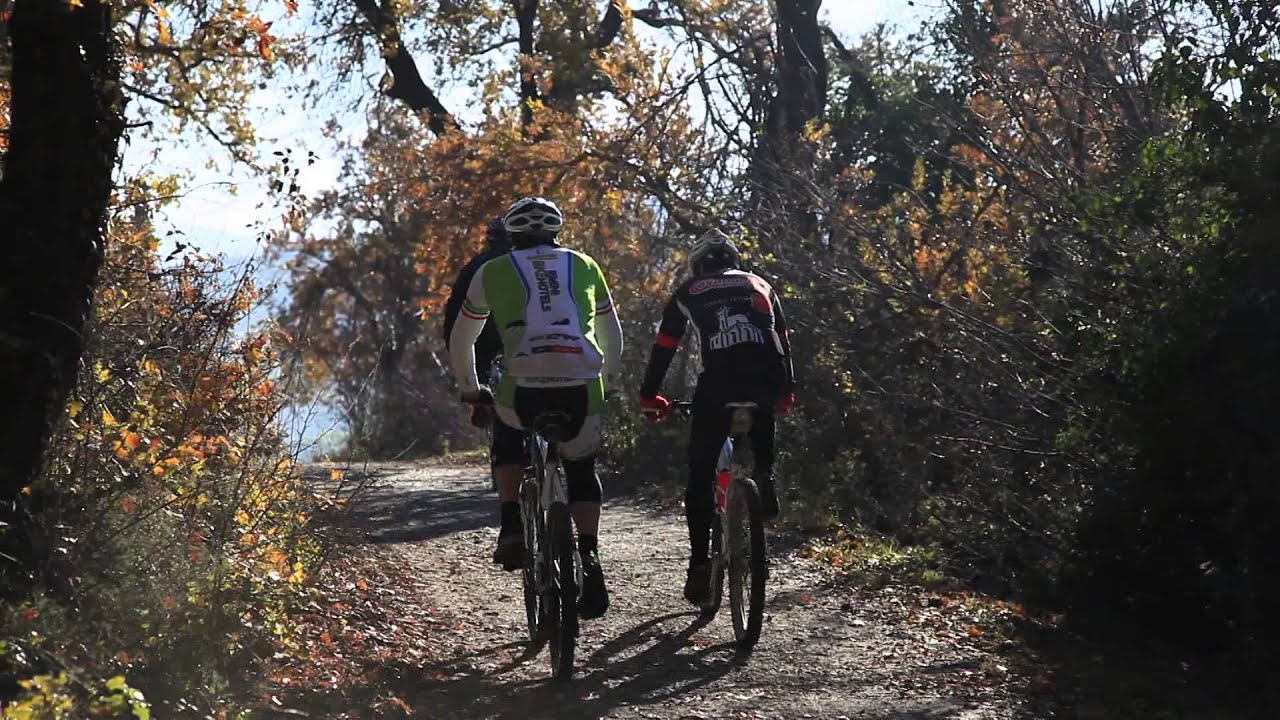 Linus (Radio DeeJay) in mountain bike nella Valle del Marecchia, un  downhill estremo!!! - YouTube