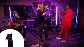 Radio 1's Clara Amfo Interviews Mark Ronson & Miley Cyrus chords