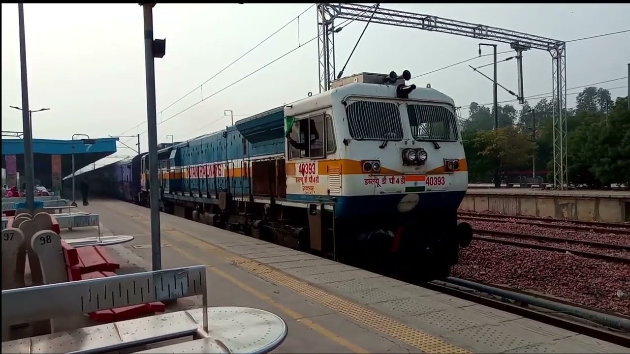 Lalkuan intercity Express ||🔥EMD LOCOMOTIVE🔥 || ANAND VIHAR DEPARTURE || 15060 || INDIAN RAILWAYS