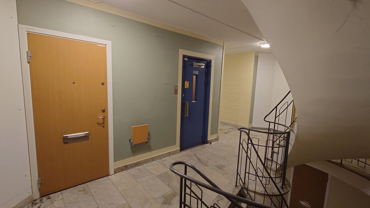 14 FLOORS 1 tiny ELEVATOR!! ASEA (Magnusson mod.) Traction Elevator @ Ullångergatan 5, Stockholm!