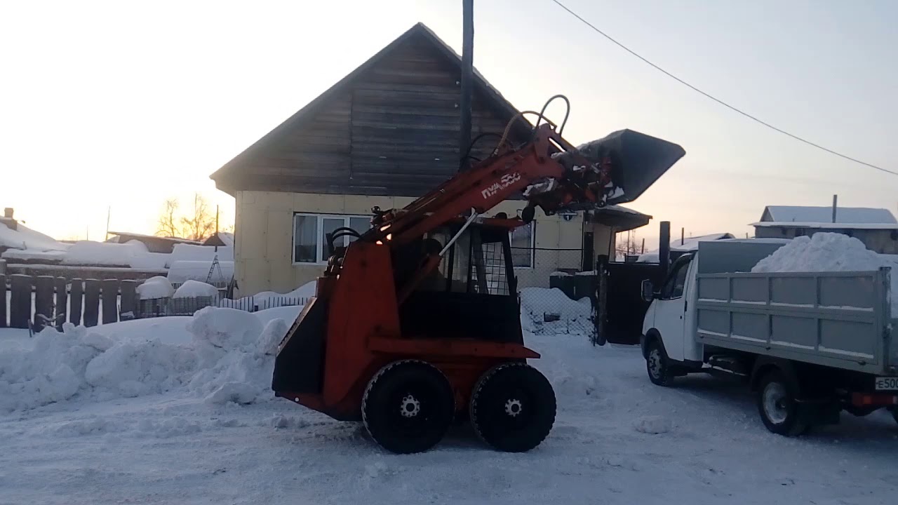 ПУМ-500 грузит снег в газель самосвал. - YouTube