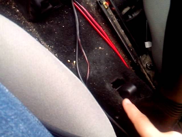 ЛОГАН. Ручник подтянуть.