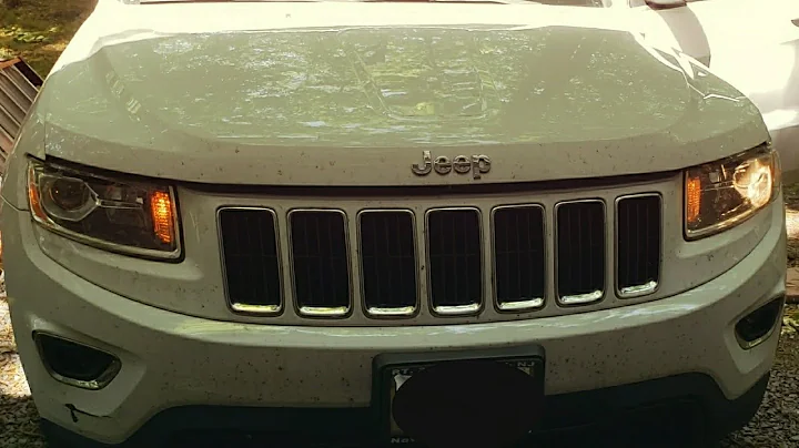 Cómo cambiar la bombilla del faro de Jeep Grand Cherokee 2014