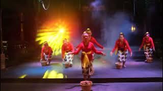 Malam Minggu Berbudaya di The Waroeng Of Raminten : Tari Gugur Gunung