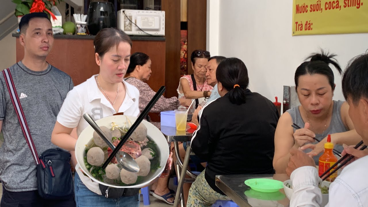 19/8 vui quá Quán hủ tiếu Bùm Bum nhộm nhịp khách đến ăn hủ tiếu Bùm Bum Bạn phương ăn hủ tiếu nựng