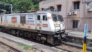 22634 Hazrat Nizamuddin- Trivandrum superfast express arriving Kozhikode