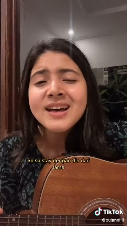 STORY WA 30 DETIK KAK CANTIK MAIN GITAR LAGI VIRAL !!!