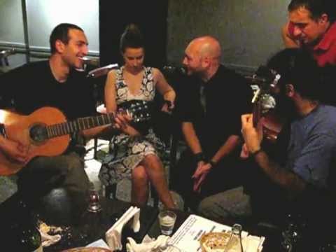 "Cucuza" Castiello, Juan Villarreal y Javi Díaz González "N.P. (No Placé)" (Riverol-Loiácono)