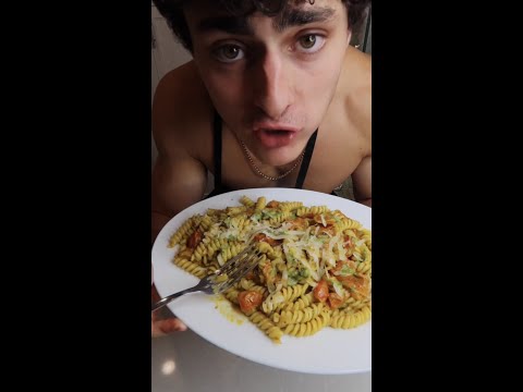 How to Make a Tomato/Pesto Pasta