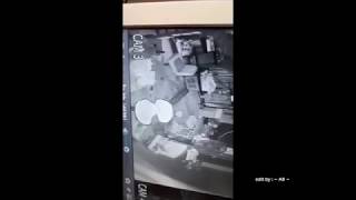 Rakaman Cctv Perompak Pecah Masuk Kedai Buah Buahan
