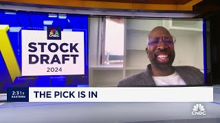 CNBC's 2024 Stock Draft: Kenny Smith picks Warner Bros. Discovery for his first-round pick