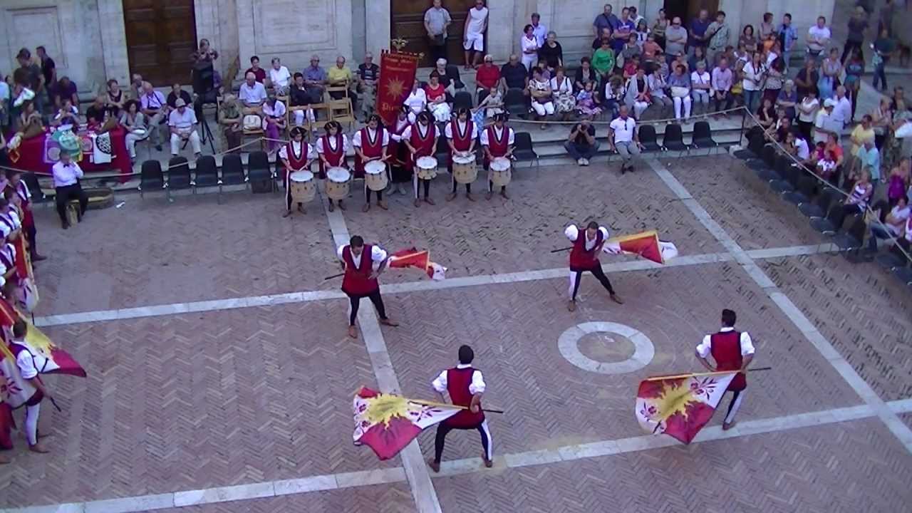 Gruppo Sbandieratori e Musici Pienza Piccola Squadra 4 fiera del cacio 2013)