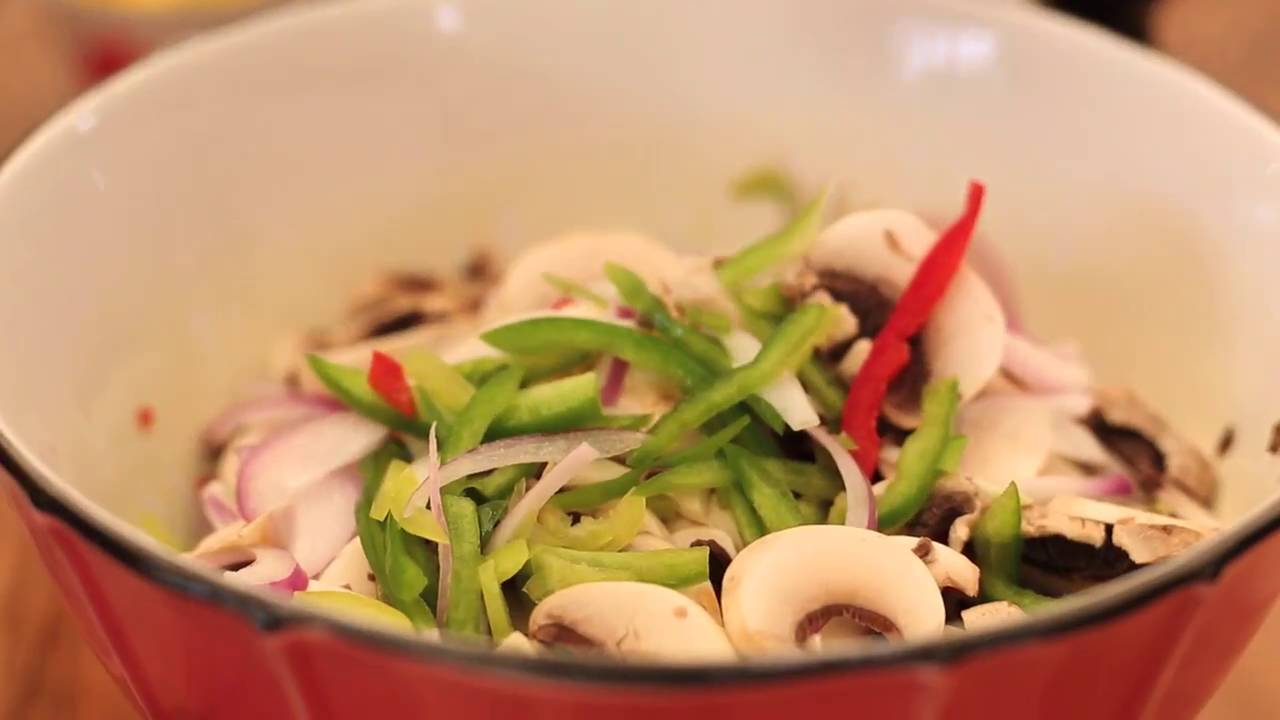 Ensalada de costinas con ceviche de champiñones y garbanzos spicy - YouTube