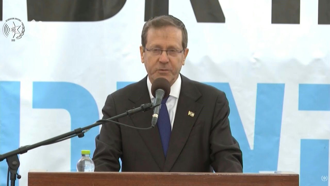 Israel's president asks family of last Gaza hostage for 'forgiveness' at funeral | AFP