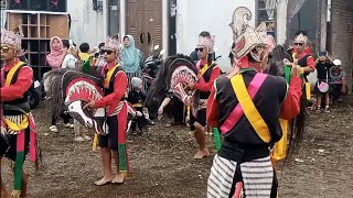 Download Lagu 😃😃 kuda lumping kesurupan joged jaran kepang ebeg banyumasan‼️gombong.. MP3