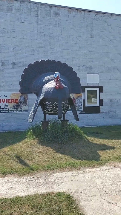 Come along with us to explore La Riviere, Manitoba #pembinavalley #manitoba