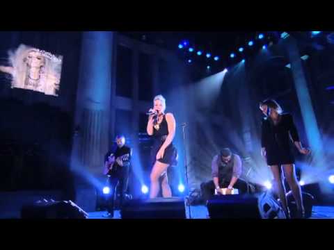 Natasha Bedingfield performing 'Strip Me' on Lopez Tonight 12/14/10