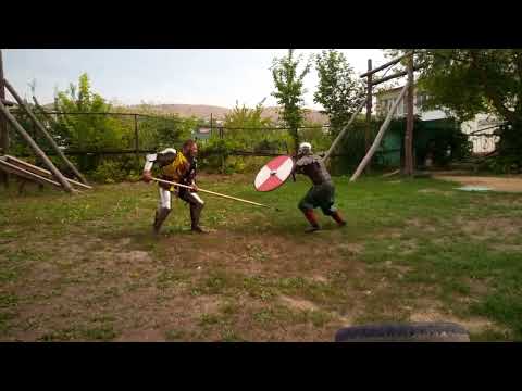 викинг (щит и топор )vs рыцарь ( копьё )