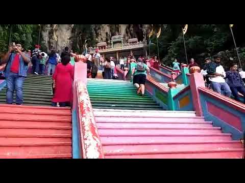 Vidéo: Temple Batu Caves En Malaisie Peint Couleurs Arc-en-ciel