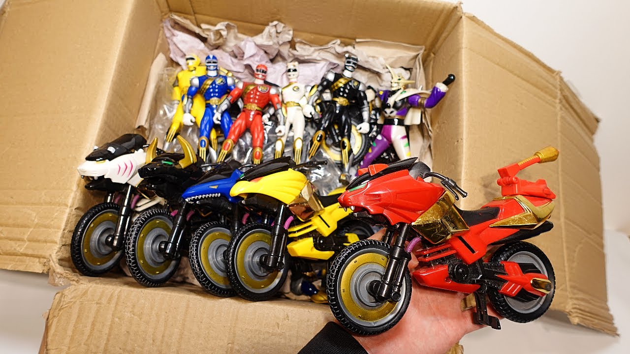 Распаковка партии Могучих Рейнджеров - Wild Force Savage Cycles!