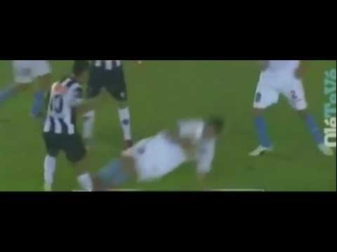 شاهد تدخل عنيف جدا على رونالدينيو