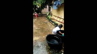 Mandi Hujan Di Kampung