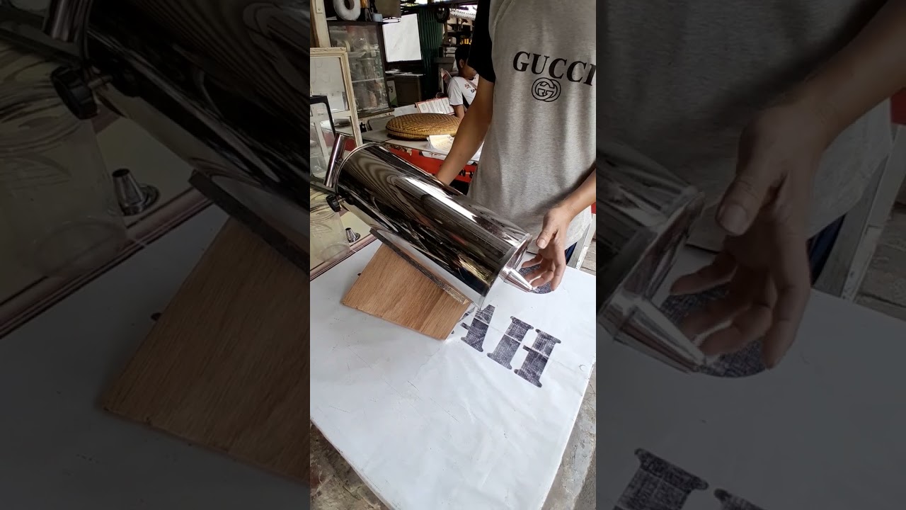 menggunakan cetakan churros yg benar