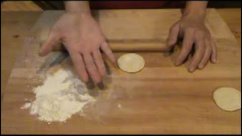 How to roll out Asian dumpling wrappers - version 2