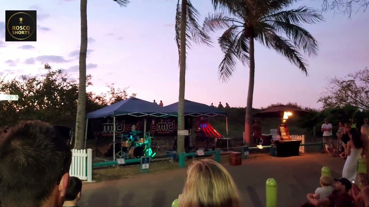 High-Energy Didgeridoo & Drum Performance @ Mindil Beach Markets - eMDee (Drum & Bass)