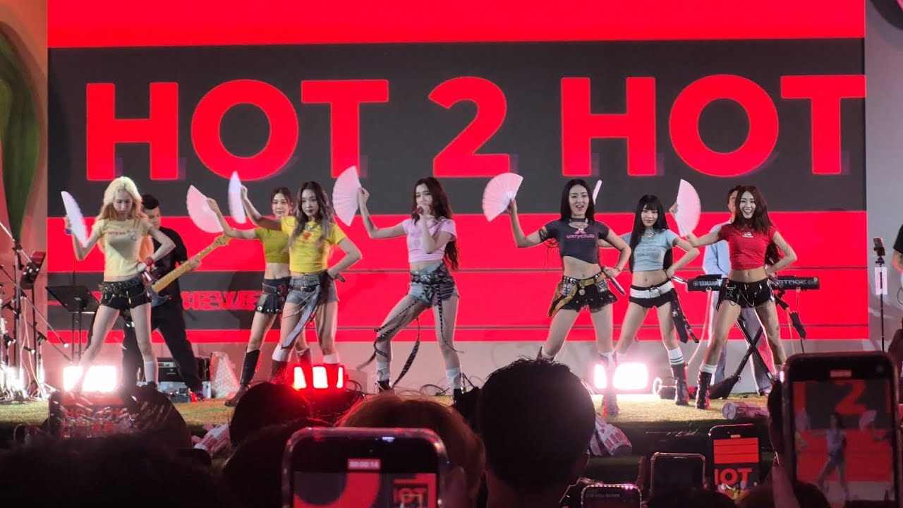 Hot 2 Hot - 4EVE @SiamParagon Summersive 2025