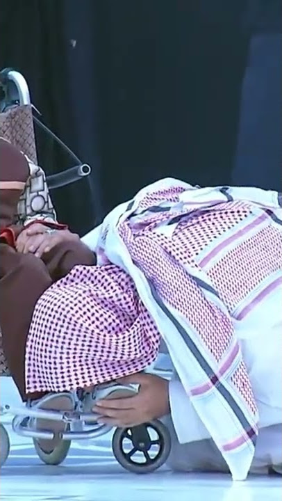 subbhannallah...  syekh ali jaber cium kaki naja...  🙏🙏 #shorts #alm. syekh ali jaber