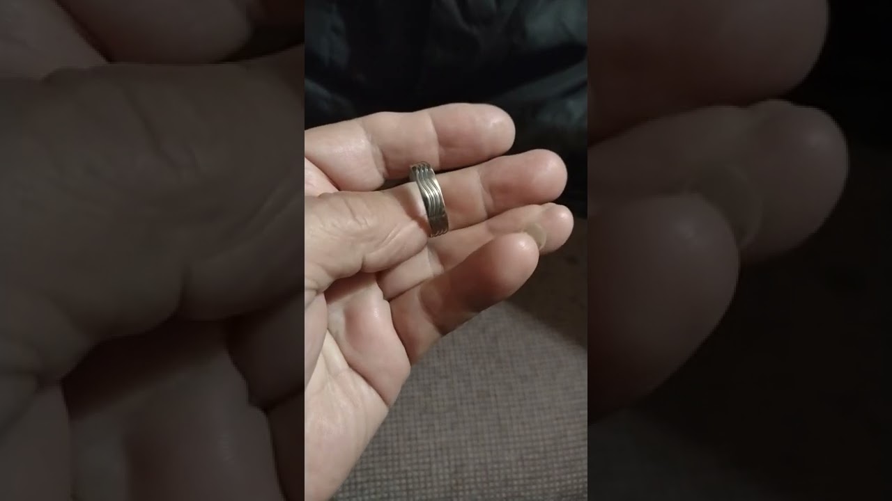 18k or 750 white gold ring on beach