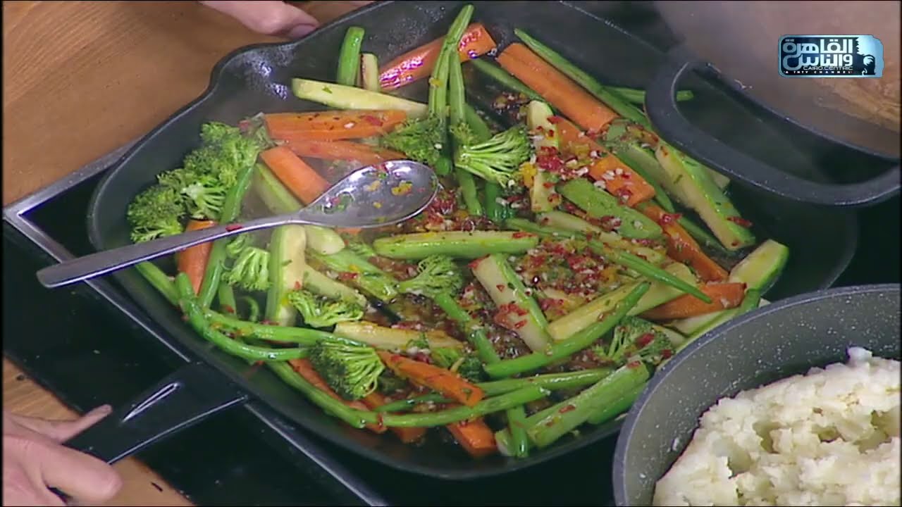 تقريبا كلنا طلعنا بنعمل الخضار السوتيه غلط .. مي هتقولك وصفة سحرية هتخليكي تعملي ألذ خضار سوتيه😍