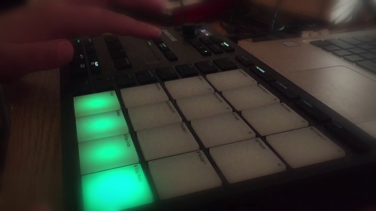 Maschine Mikro MK3 X Playing With Perform FX (Again) - YouTube