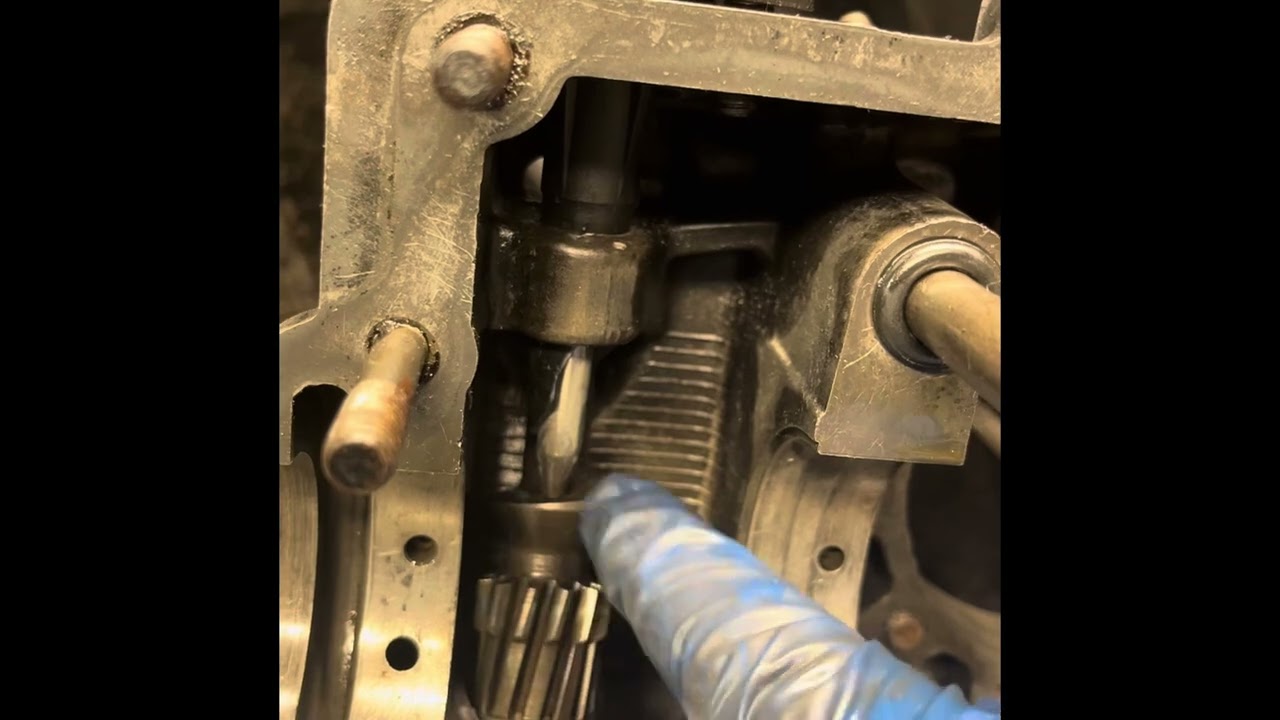 How does a fuel pump push rod work in a Vw bug bus engine