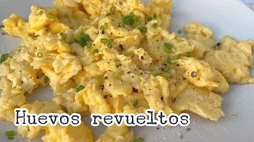 ¿Por qué mis huevos revueltos se han vuelto grises?