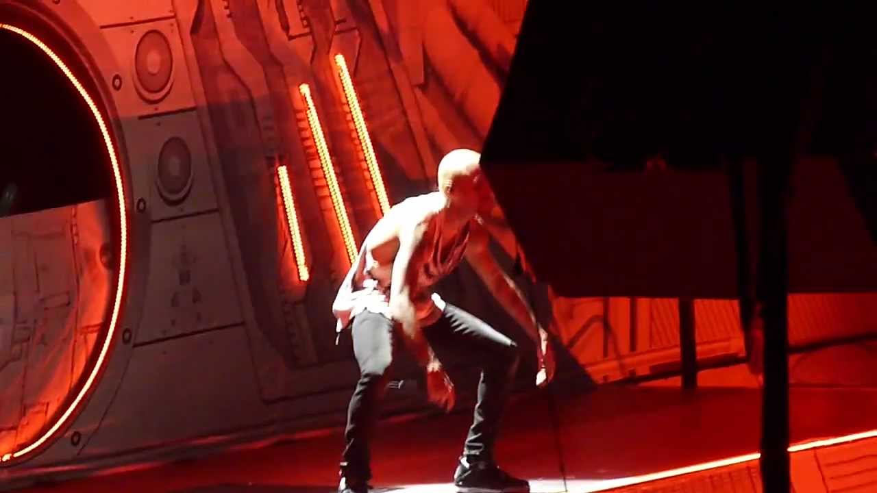 Chris Brown - Birthday Cake LIVE ! AT Bercy PARIS 09/12/12
