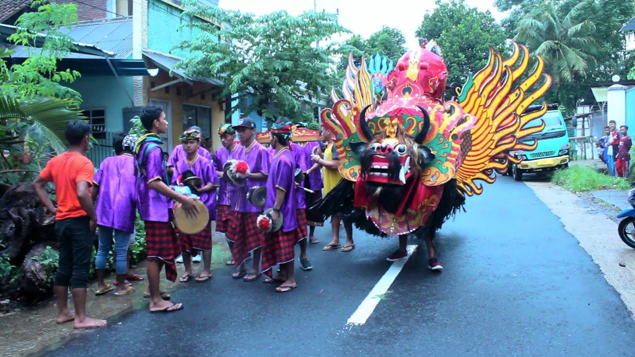 ARAK ARAKAN BARONG KUMBO 