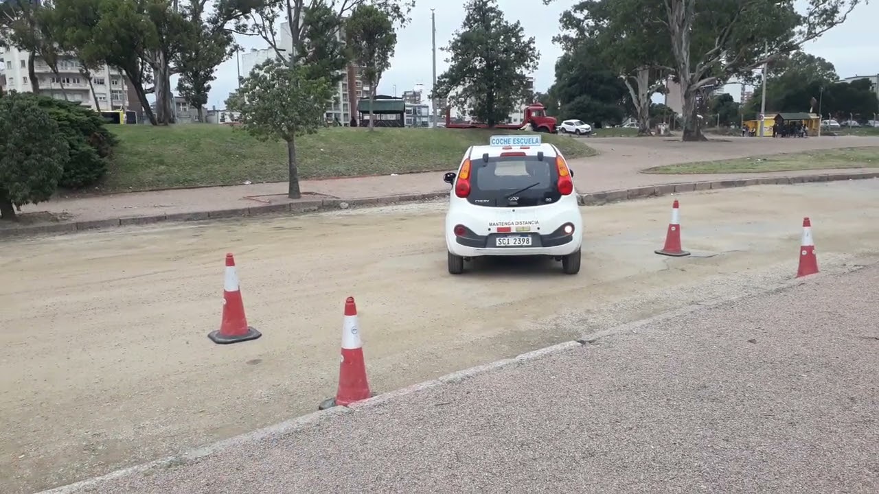 Repasando estacionamiento 😊 para el examen de conducir 🏙🚗